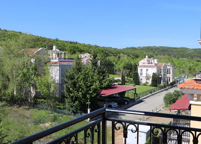 Lilia каваци, *